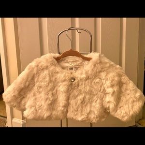 H&M Faux Fur Shrug in white. US size 2-3Y.